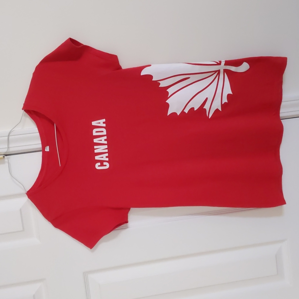 Red "Canada" T